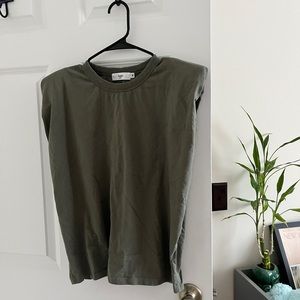 Eva Padded Shoulder Muscle T-Shirt in Green Size M